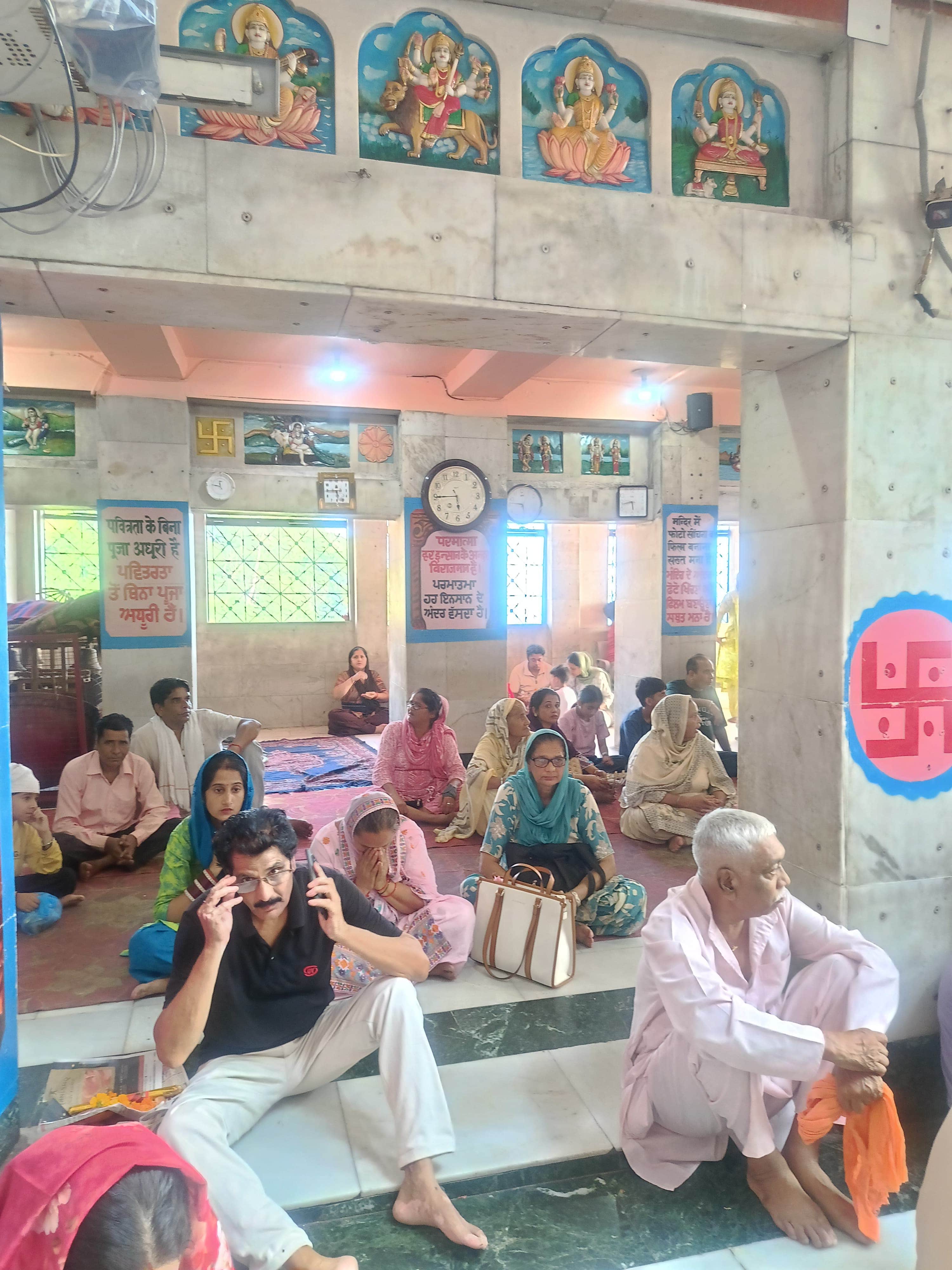 बाबा बालक नाथ मंदिर में दर्शनों के लिए पहुंचे श्रद्वालु। संवाद