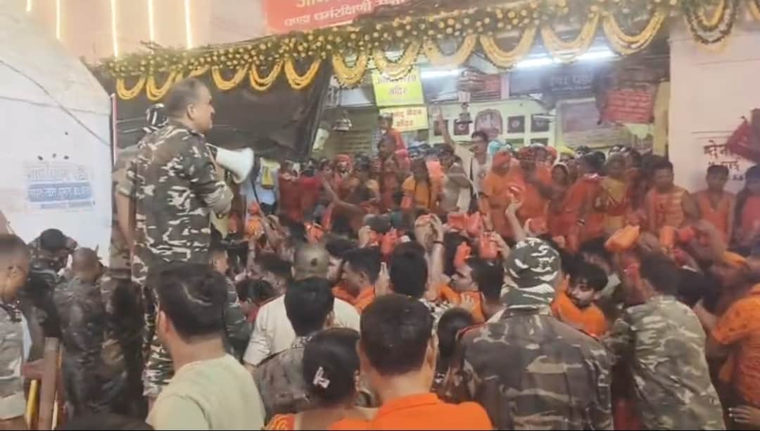 baba baidyanath dham deoghar first sawan somwari kanwar yatra jal arpan devotees crowd
