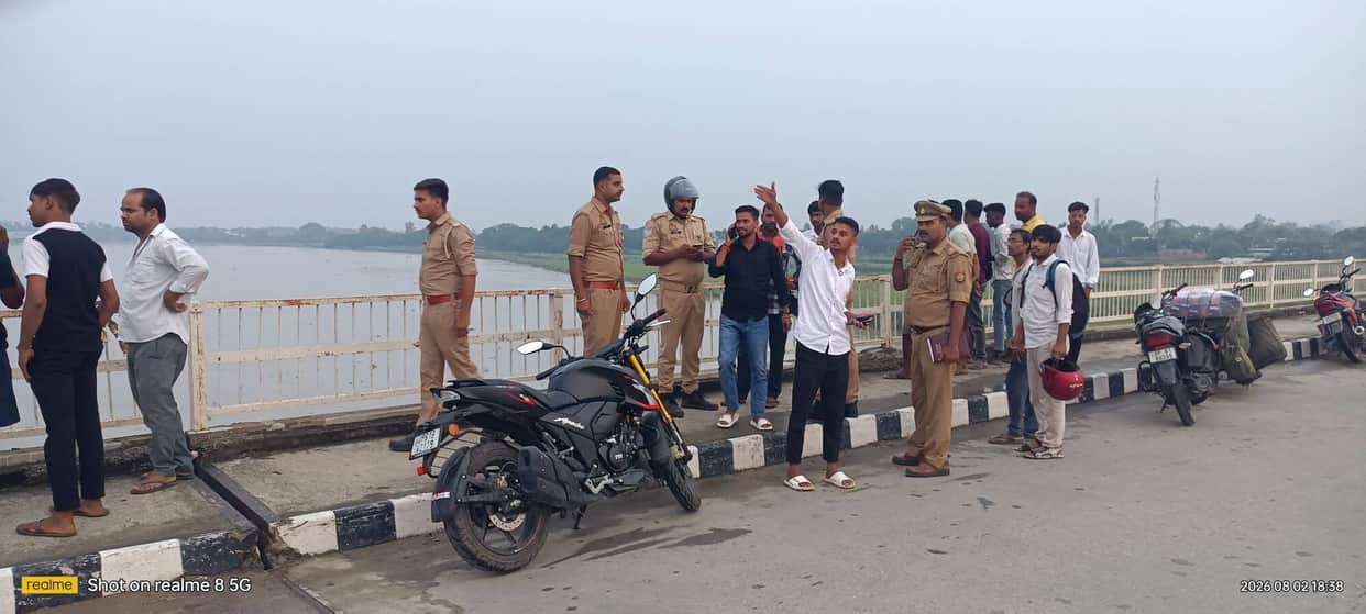 Young woman jumps into river from Bhagalpur bridge; goes missing.