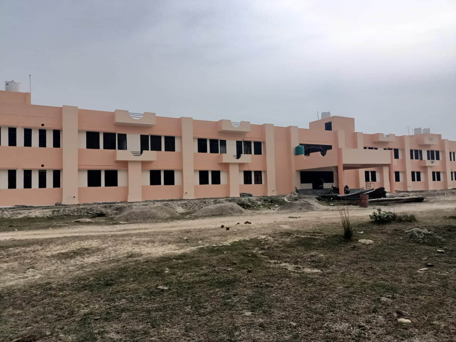 बेहट क्षेत्र के गांव शेरुल्लापुर स्थित स्पोर्ट्स कॉलेज।