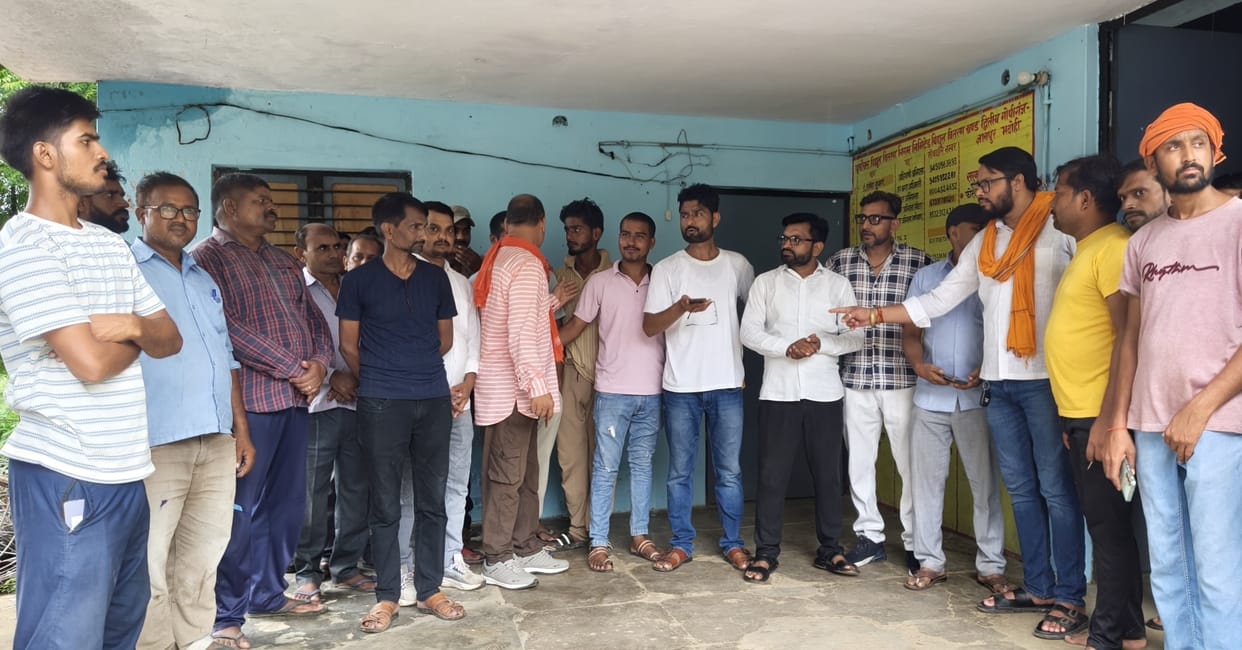 Villagers stage protest at Sitamarhi substation over power cuts