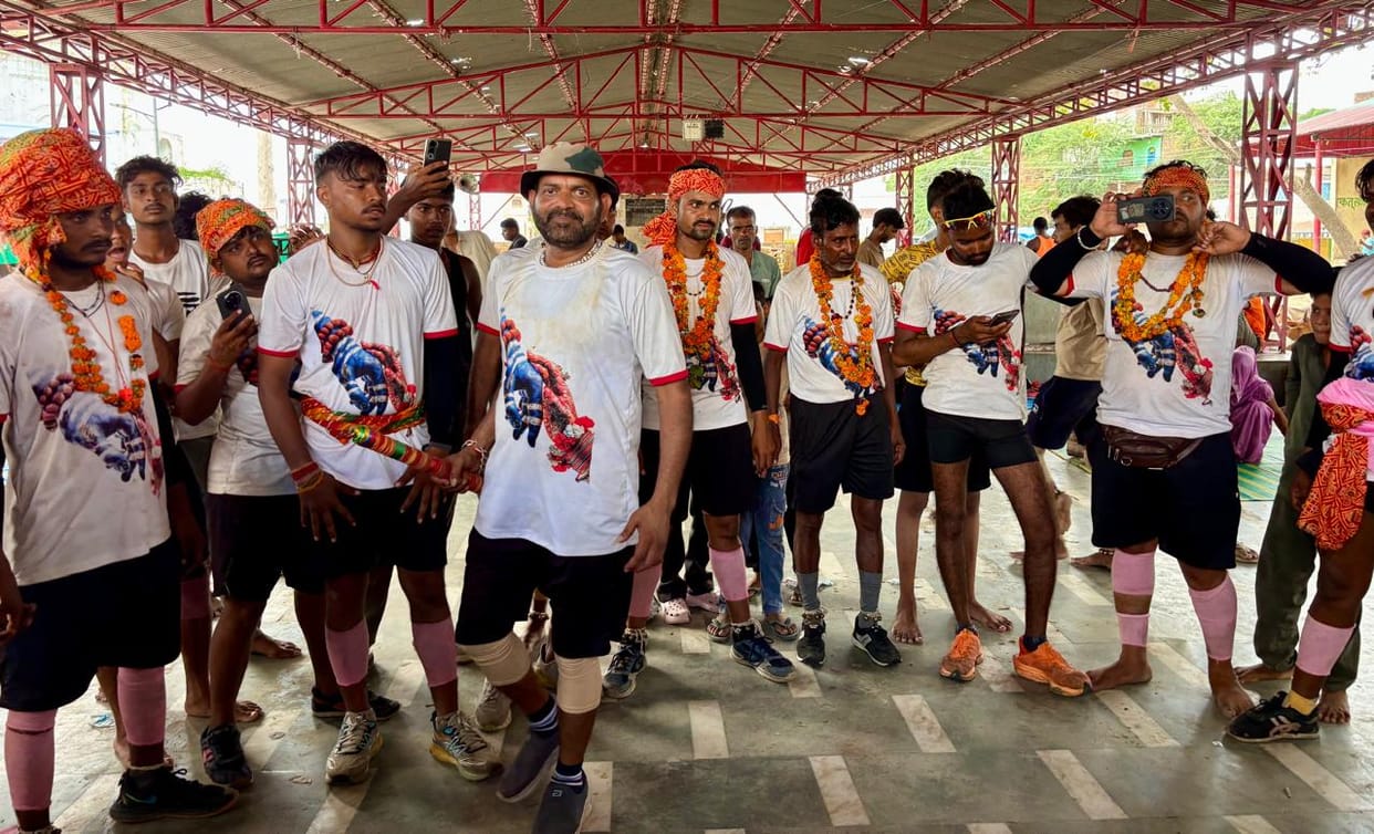 YouTuber Babu Guppy reached Bateshwar with 40 youths carrying Kanwar from Gangotri.