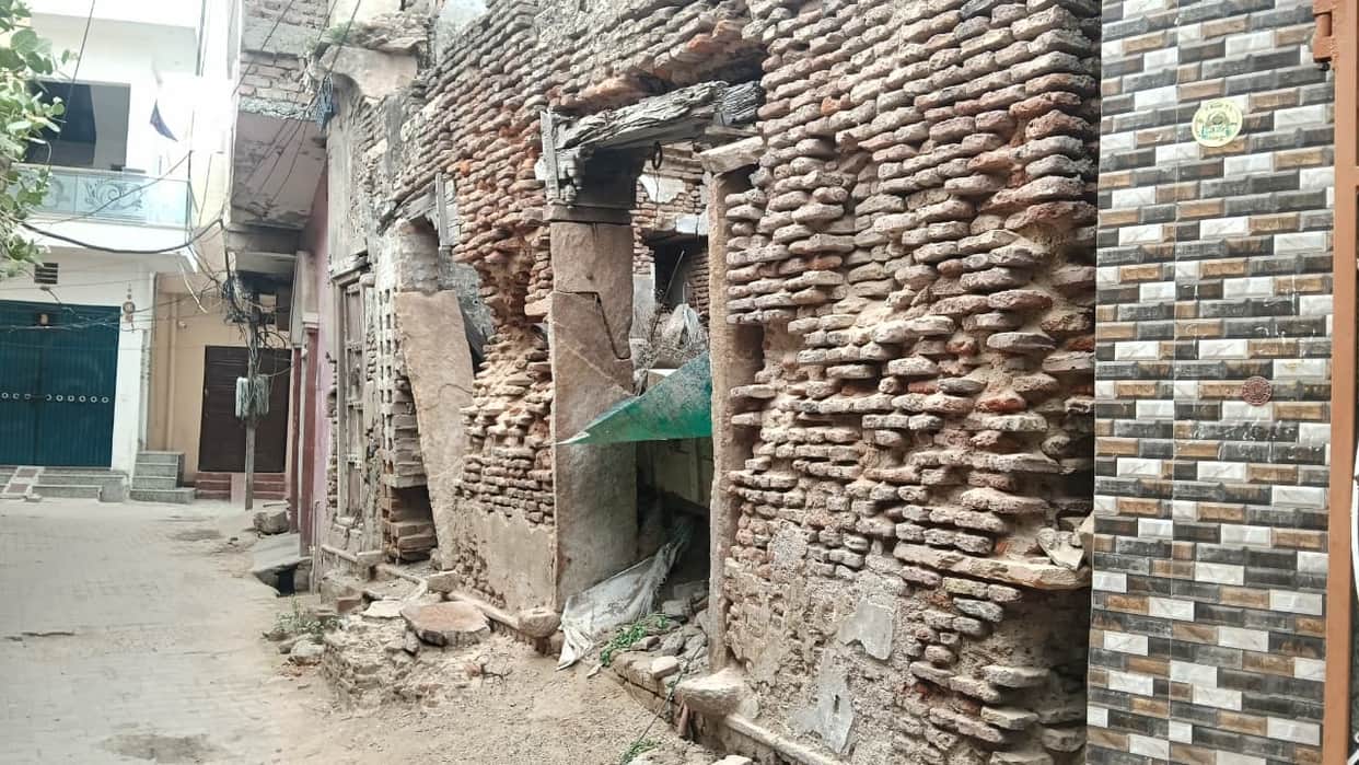Dilapidated houses become a death trap during rains; risk of accidents rises