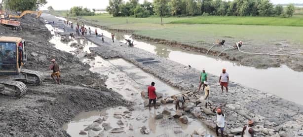 Discharge of the Gandak River crosses the one-lakh cusec mark.