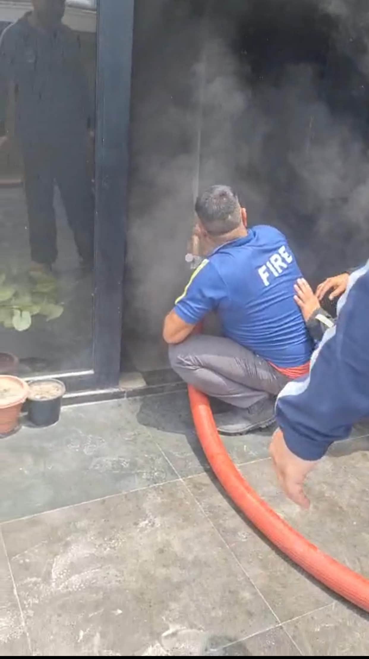 Fire breaks out at liquor shop due to AC blast.