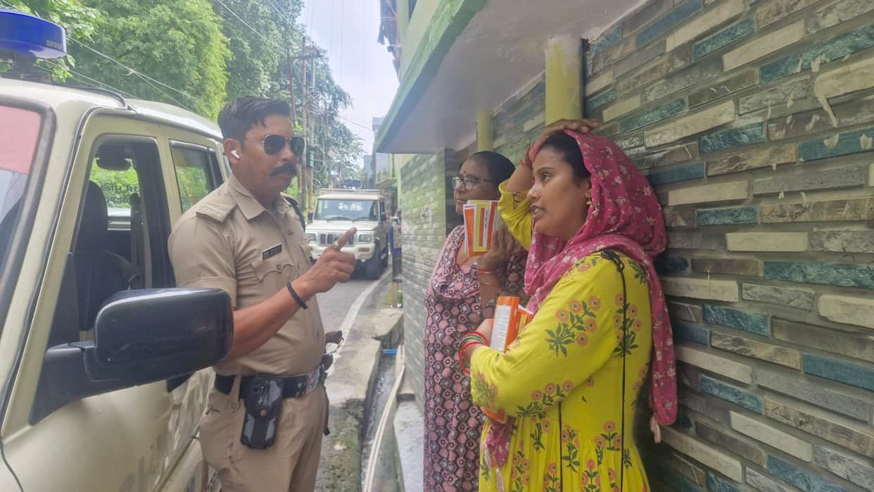 Dispute over the distribution of religious books in Ramnagar