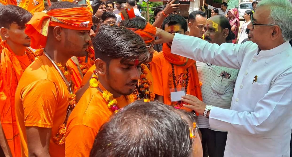 45 Kanwariyas set out from Charkhari for Orchha Dham.