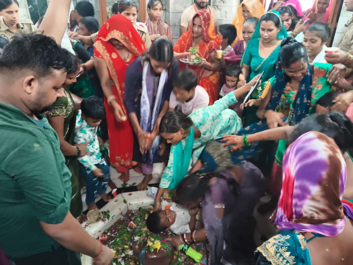 Chants of Har-Har Gange echoed at the Ganga ghats, while Bam-Bam Bhole resounded in the Shiva temples.