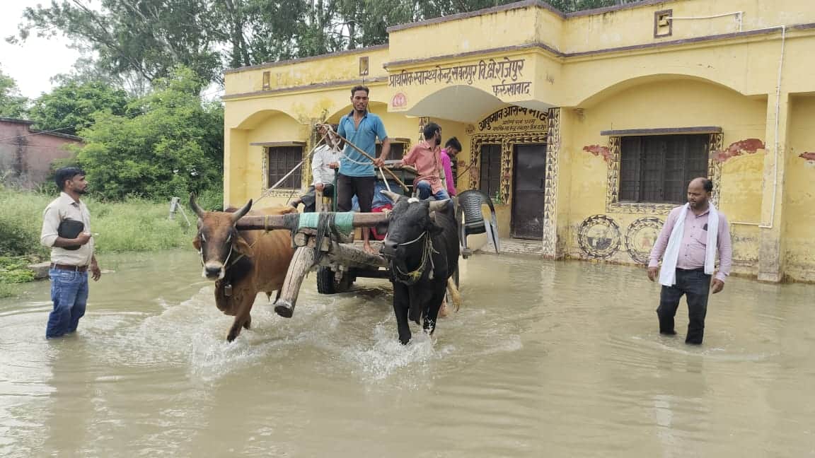 Water inundated 37 villages and the PHC; medicines were sent via bullock carts.