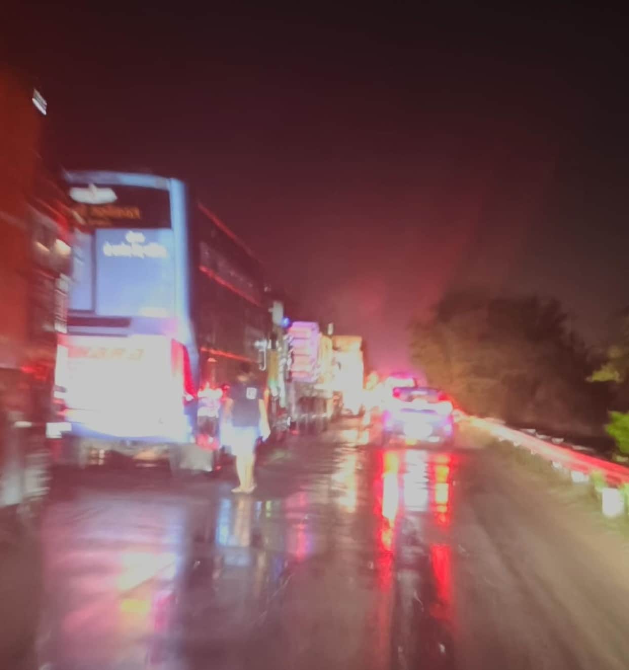 Vehicles were stranded for an hour and a half in Kalpi due to work on the overbridge.