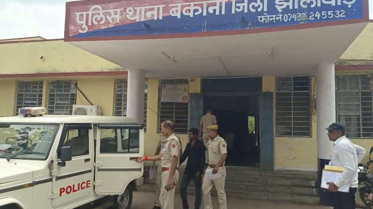 पुलिस की गिरफ्त में आरोपी
