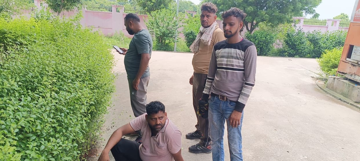 Kanwariya returning with water from Kachhla Ghat dies in road accident; two injured.