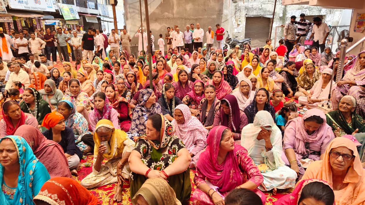Santoshgarh resounded with chants of "Jai Guru Ravidas."