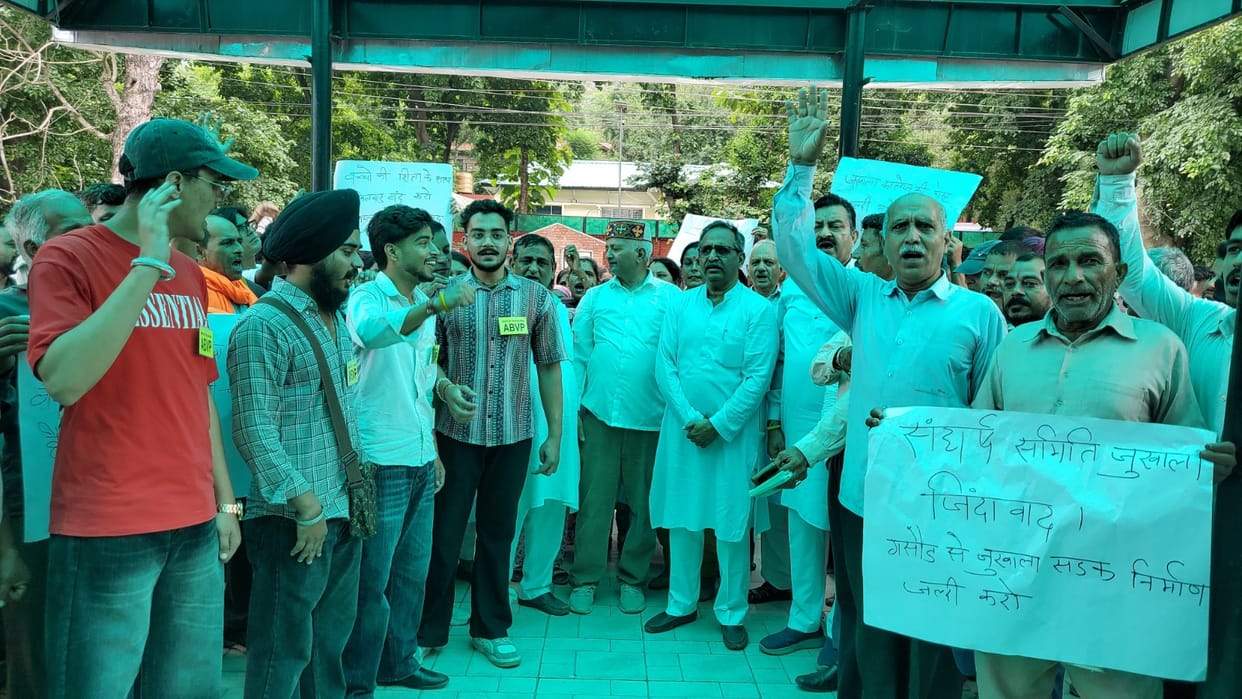 Villagers up in arms over Gasaud-Bholi road; seven-day ultimatum issued.