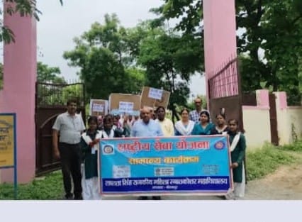 A cancer awareness rally was organized at the women's college.