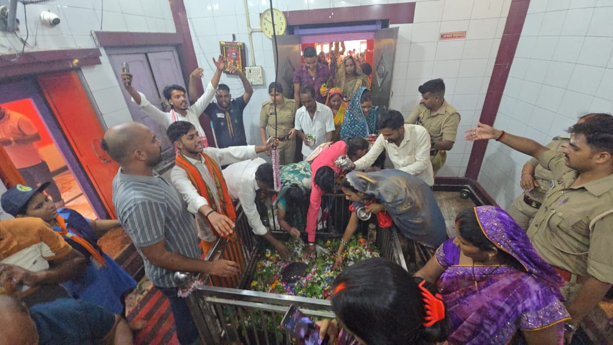First Monday of Sawan: Two lakh devotees performed Baba's abhishek in 19 hours