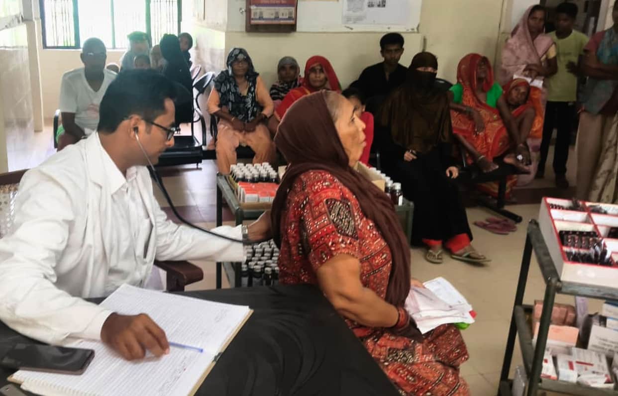 Doctor absent; pharmacist takes charge