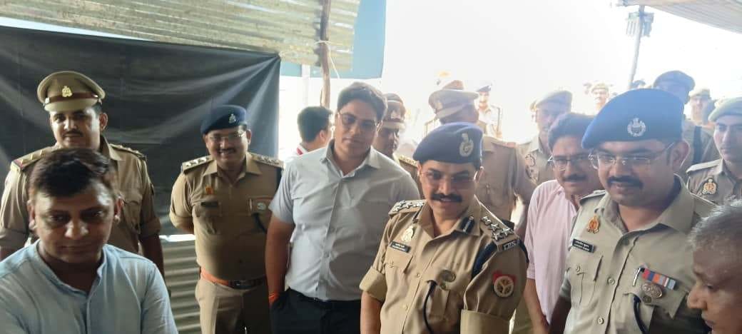 The Commissioner and DIG inspected the Kanwar track route up to the Ghaziabad border.
