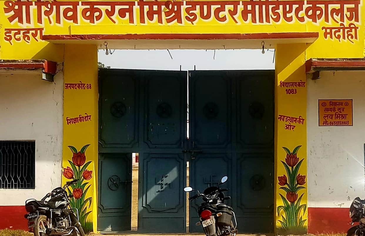 Administration's relief arrangements in villages along the Ganges in anticipation of floods.