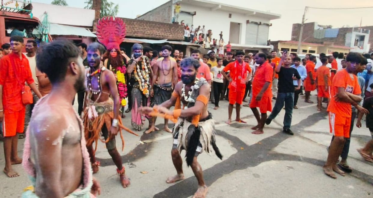 A group of Kanwariyas sets off for Baba Baidyanath Dham.