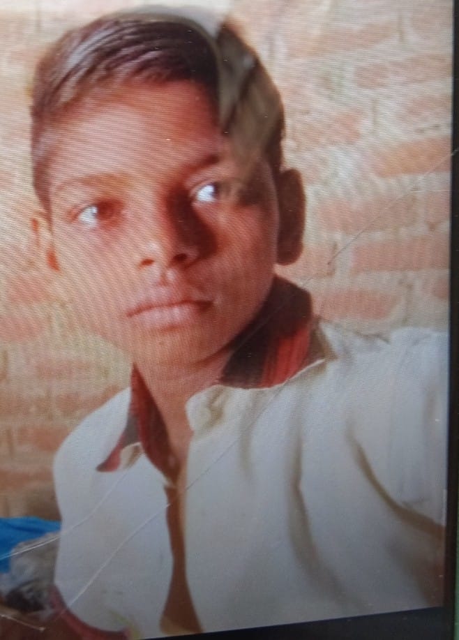 Prayagraj News: बिजली की चपेट में आकर छात्र की मौत, परिजनों ने किया चक्काजाम