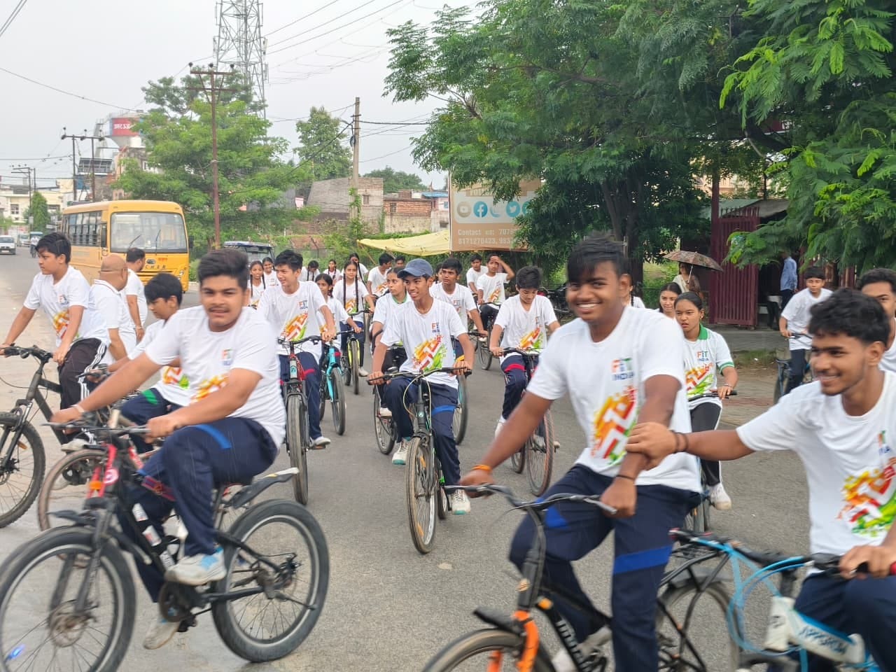 Conveyed the message of staying healthy by incorporating cycling into one's daily routine.
