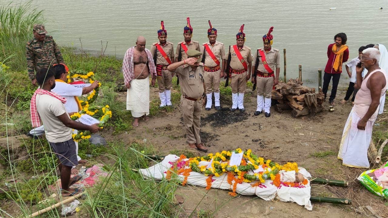 लालगंज क्षेत्र के सती घाट पर 1971 के भरत पाक युद्ध का सिपाही के बहुआरा गांव निवासी बिहारी जी सि