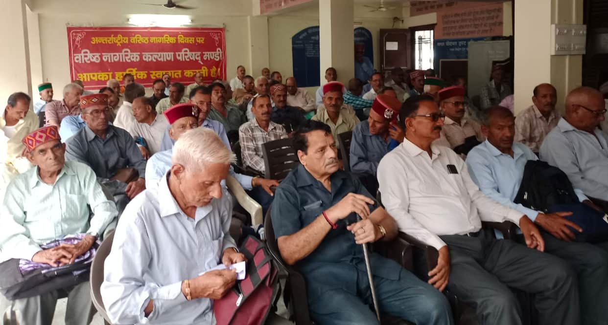 Electricity board pensioners demand outstanding dues