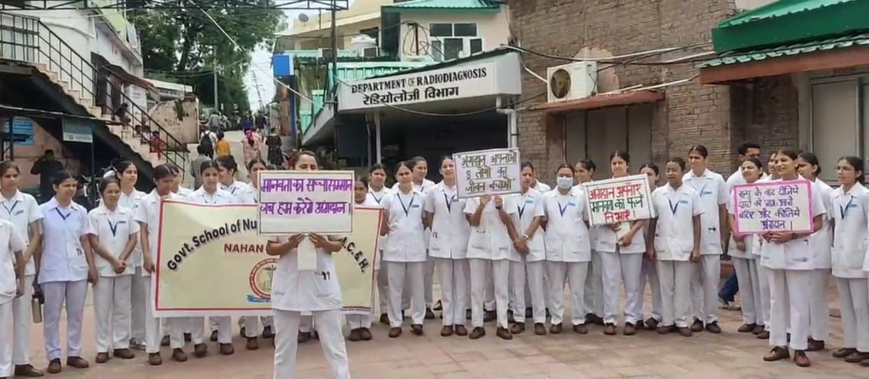 People were made aware of the importance of organ donation through slogans and posters.