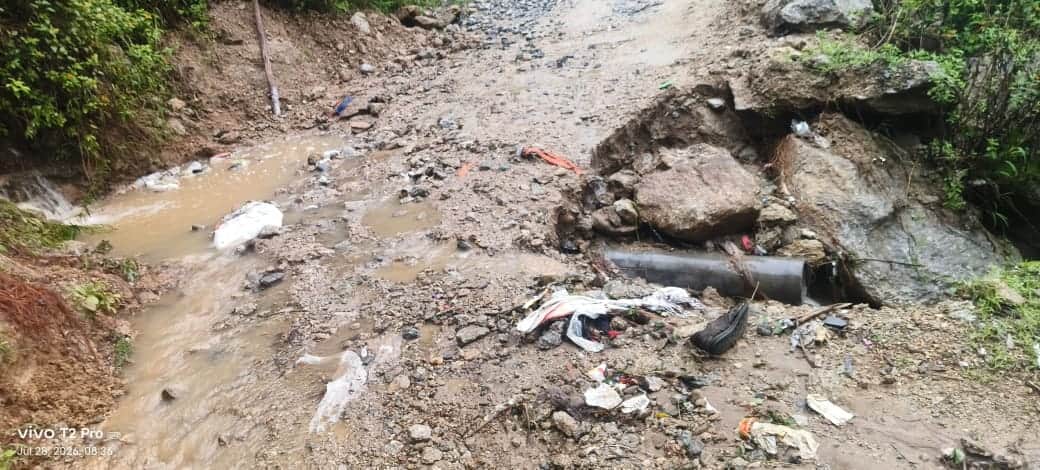 मंगला - टपुन सड़क की हालत खस्ता हाल : संवाद