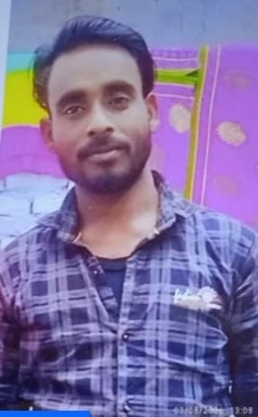 Lover stabbed to death while sleeping at woman's house; two, including the girlfriend, detained.