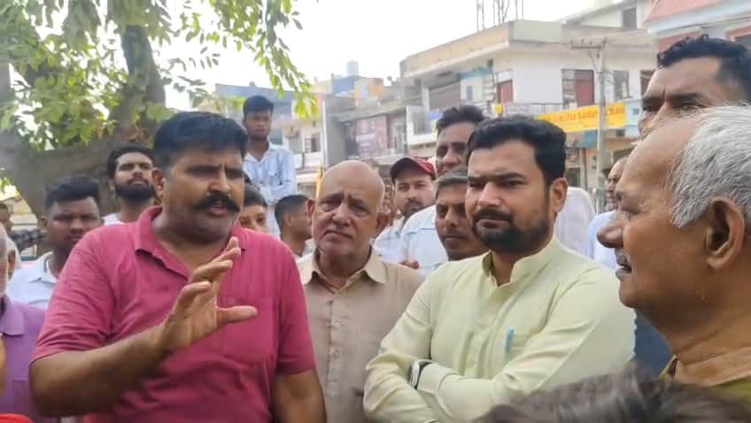 Two colony residents create a ruckus over the construction of a Shiva temple in Rajnagar.
