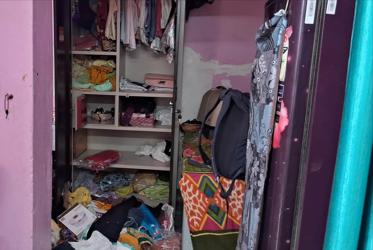 Cash and jewelry worth lakhs stolen from train manager's quarters.