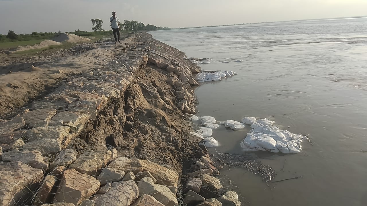 Villagers raised questions on the quality of anti-erosion work