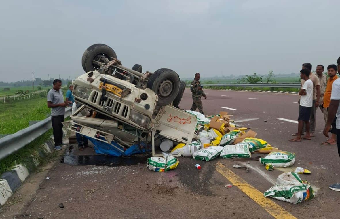 Pickup driver dies in accident on Purvanchal Expressway