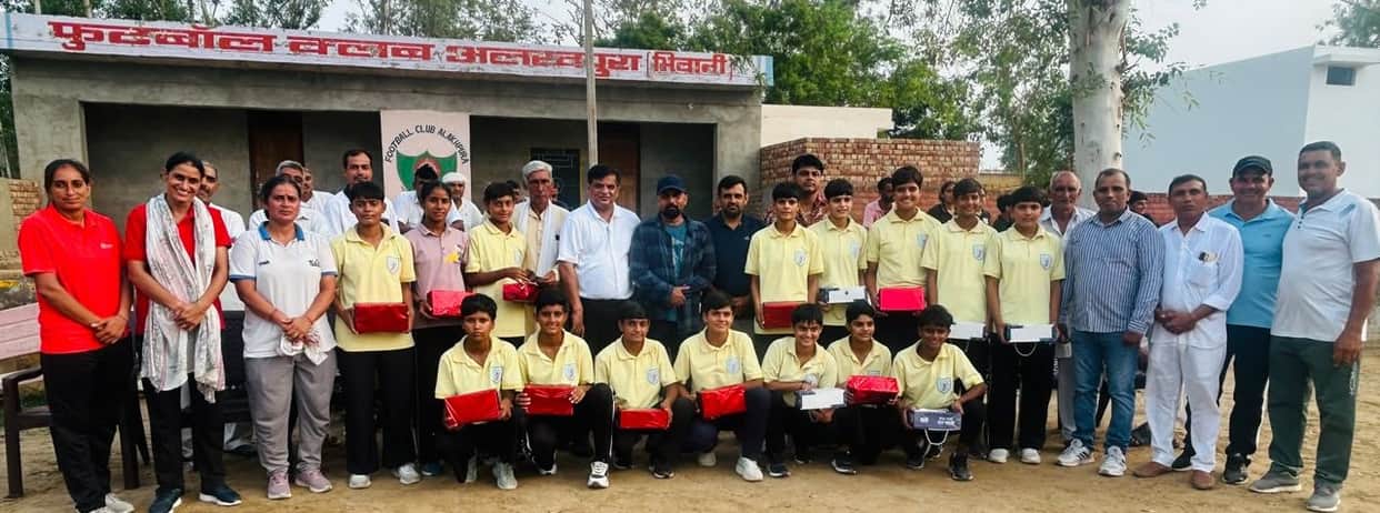 Alakhpura's daughters win National Under-17 Football Championship.