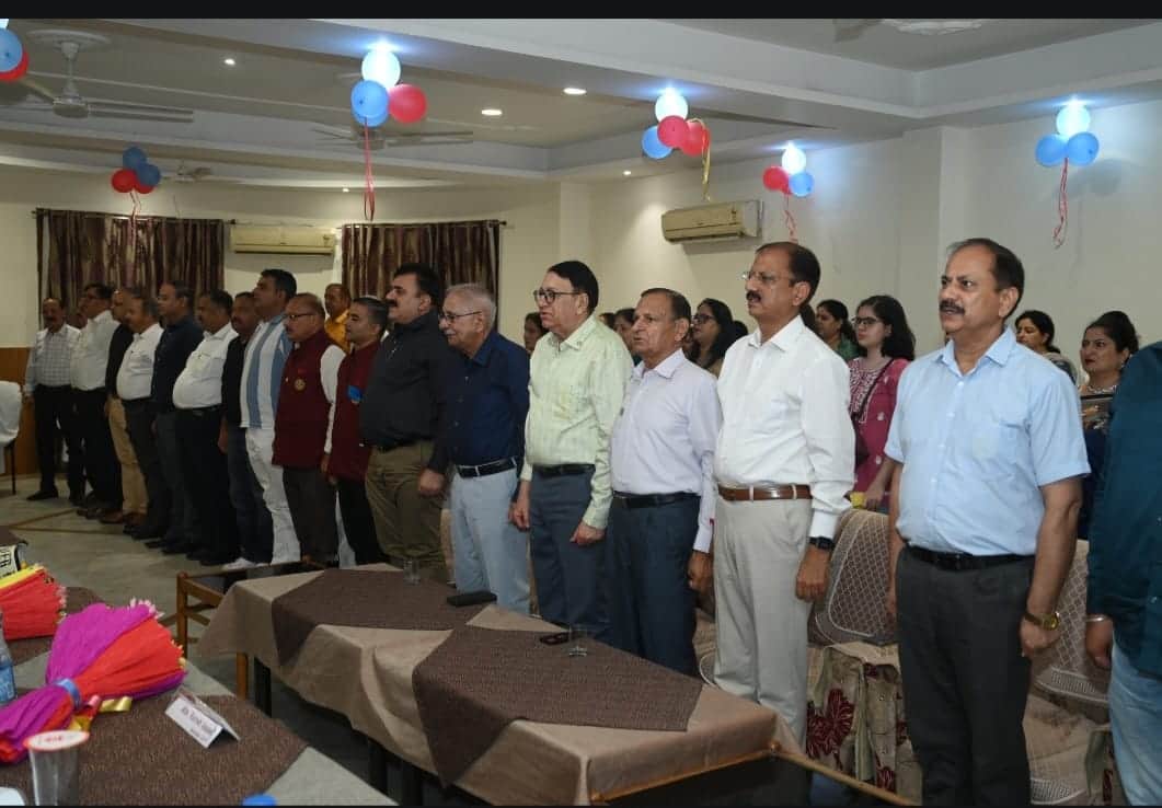 रोटरी क्लब हमीरपुर का वर्ष 2026-27 के लिए पद स्थापना समारोह में उपस्थित अधिकारी व पदाधिकारी। स्