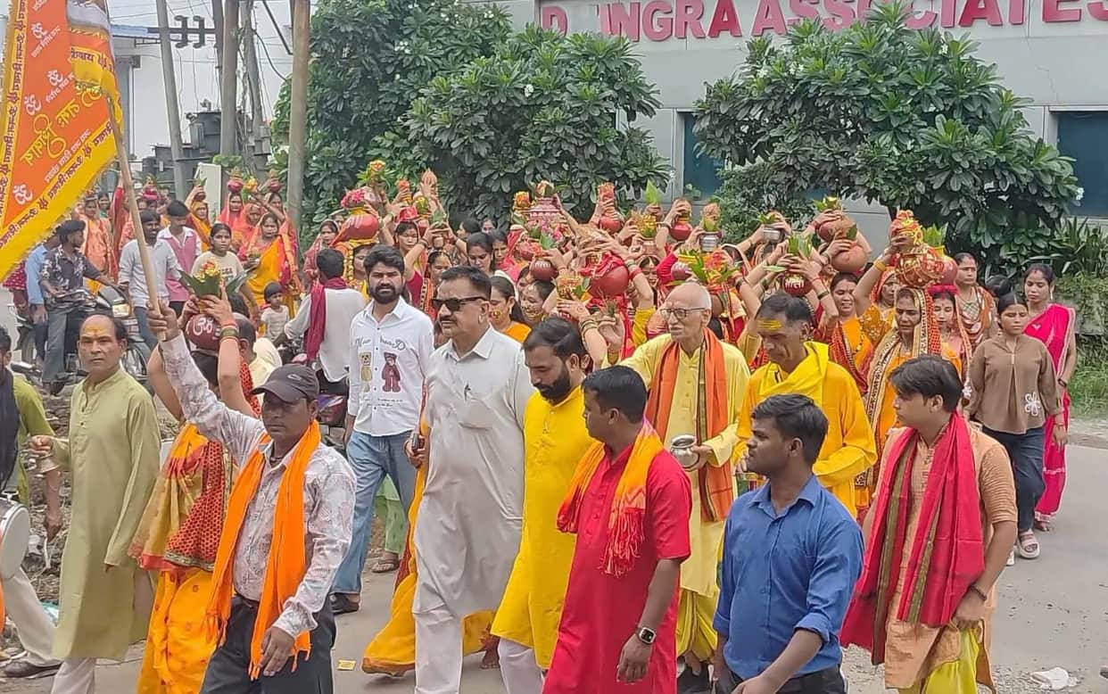 Grand Kalash Yatra taken out in Durga Colony.