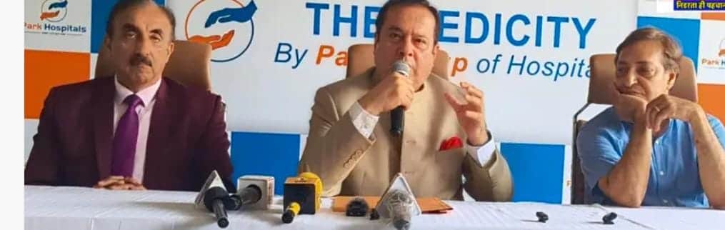 रुद्रपुर में प्रेसवार्ता कर जानकारी देते पार्क ग्रुप के सीईओ डॉ. संजय शर्मा।