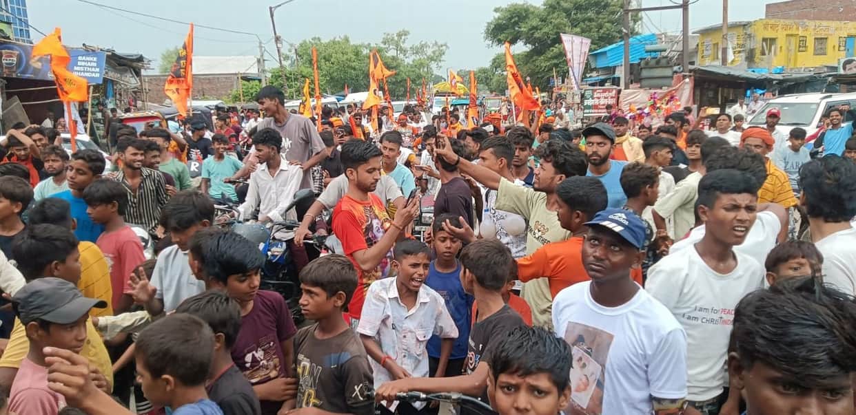 The Kanwar route resounded with the chant of 'Har-Har Mahadev'.
