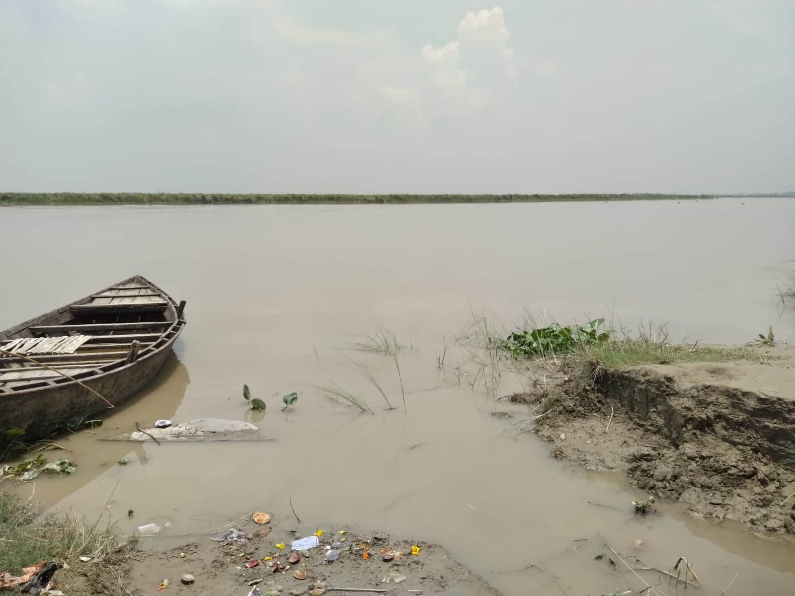 टांडा क्षेत्र में लगातार बढ़ रहा सरयू नदी का जलस्तर।संवाद