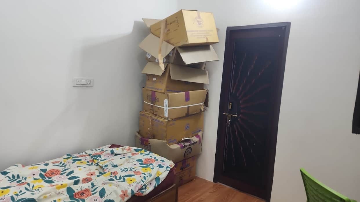 Businessman's house burgled, cash worth three lakhs stolen after breaking the lock