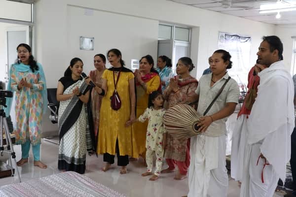 धर्मशाला के आईएमए भवन में निशुल्क चिकित्सा शिविर के साथ आयोजित कार्यक्रम में ईस्कॉन संस्था के