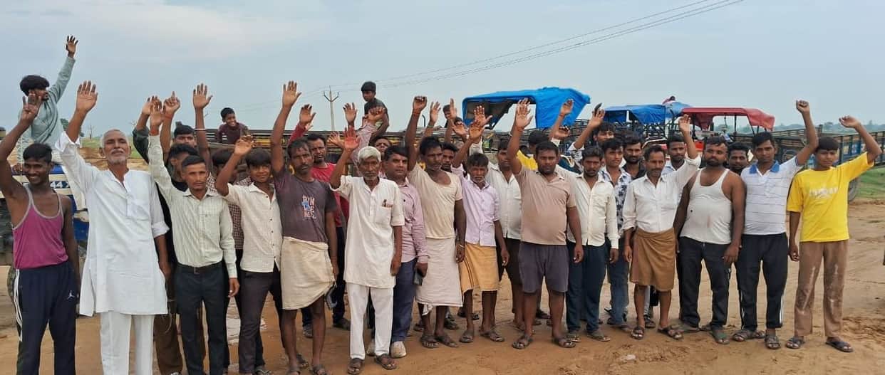 Villagers protest demanding a service lane on the under-construction bypass.