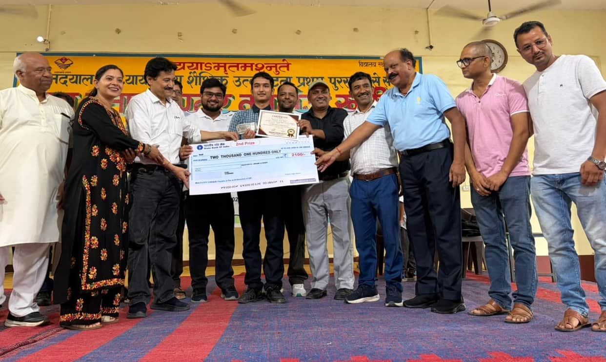 Diwakar Pathak stood first in the open quiz.