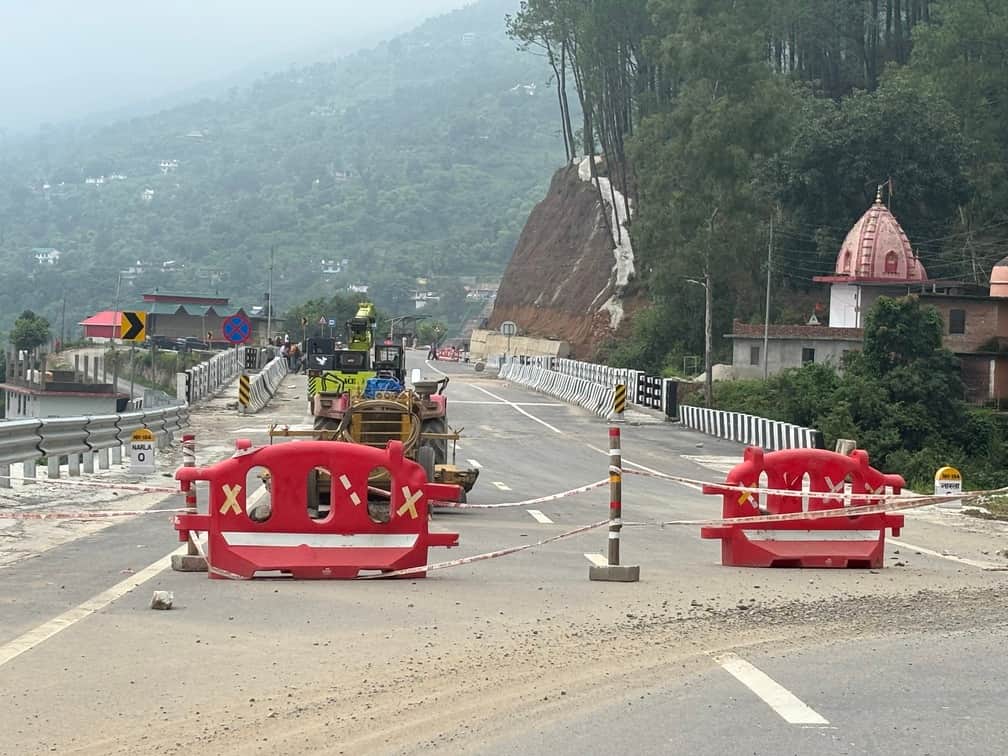 Narla bridge approach road collapses; traffic halted for the fifth time.
