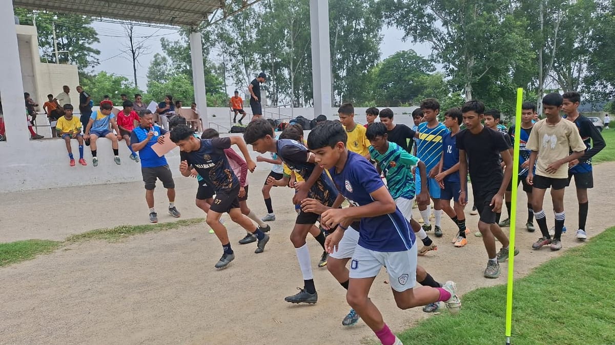 Yamuna Nagar News: फुटबॉल आवासीय अकादमी के ट्रायल में 18 खिलाडि़यों का चयन
