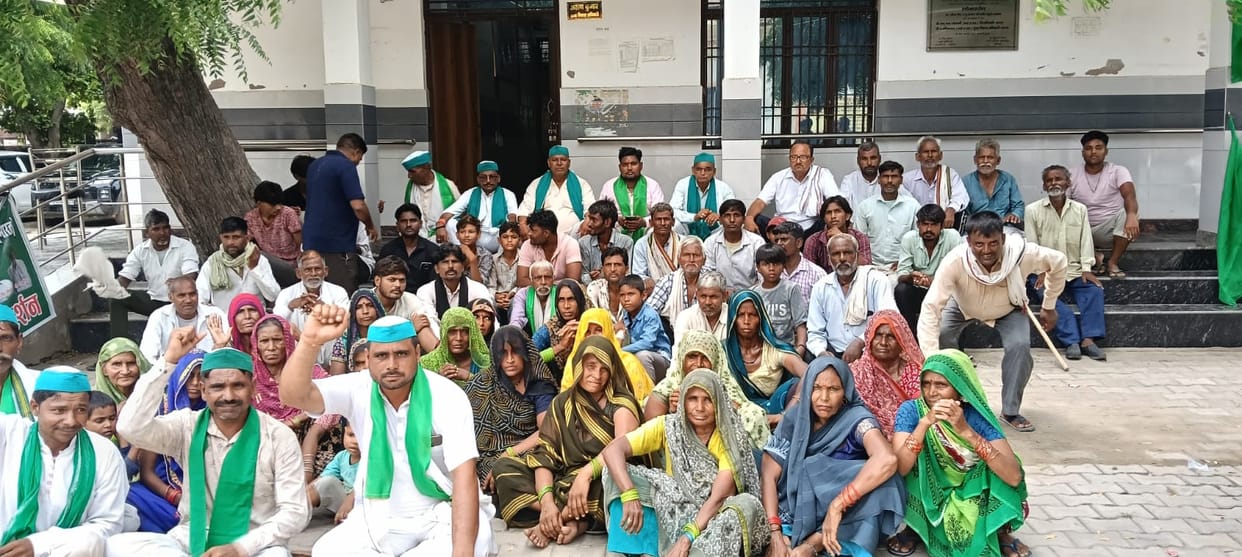 The villagers of Chirmoli, who have been battling waterlogging for 20 years, marched on foot to the block.
