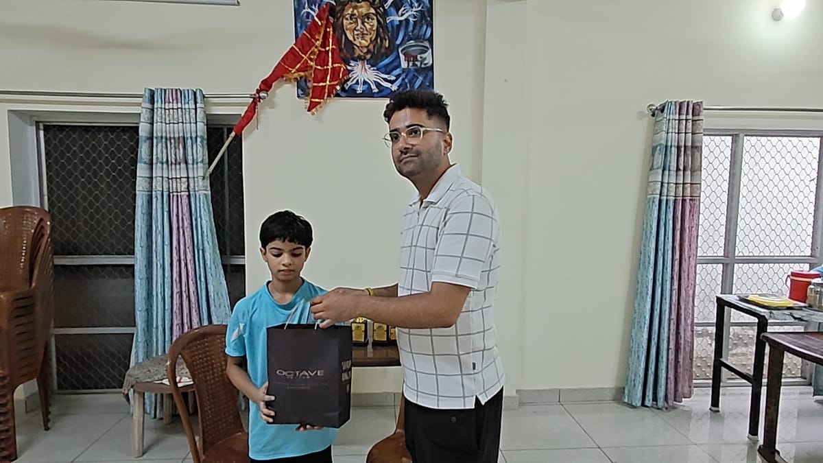 Una News: बैडमिंटन में चमकी अंदौरा की आरुषि को किया सम्मानित