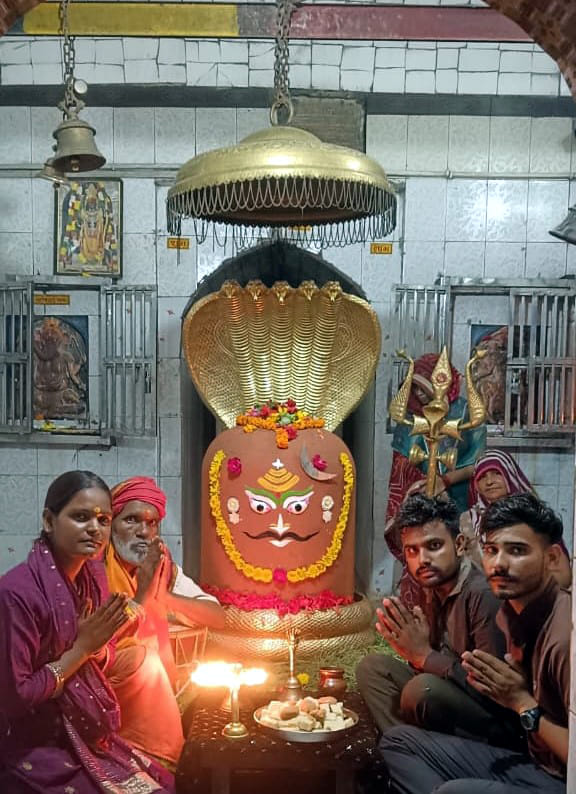 Agra News: प्राचीन भूतेश्वर महादेव मंदिर में उमड़ी भीड़